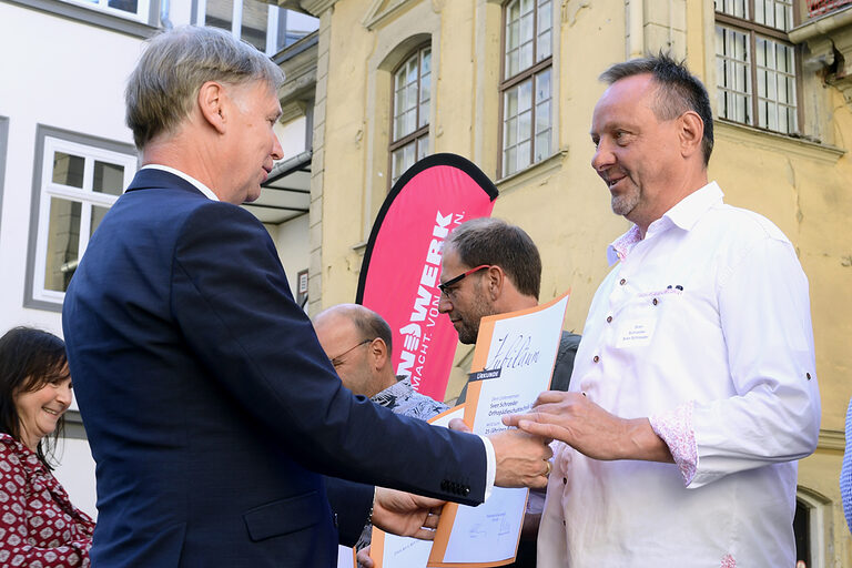 25-jähriges Betriebsjubiläum 2024: Handwerkskammer Erfurt zeichnet Betriebe mit 25-jähriger Geschichte aus. Ein Vierteljahrhundert erstklassige Handwerksarbeit: Herzlichen Glückwunsch zu 25 erfolgreichen Betriebsjahren!