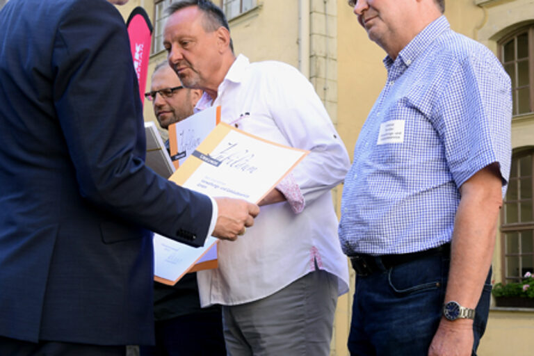 25-jähriges Betriebsjubiläum 2024: Handwerkskammer Erfurt zeichnet Betriebe mit 25-jähriger Geschichte aus. Ein Vierteljahrhundert erstklassige Handwerksarbeit: Herzlichen Glückwunsch zu 25 erfolgreichen Betriebsjahren!