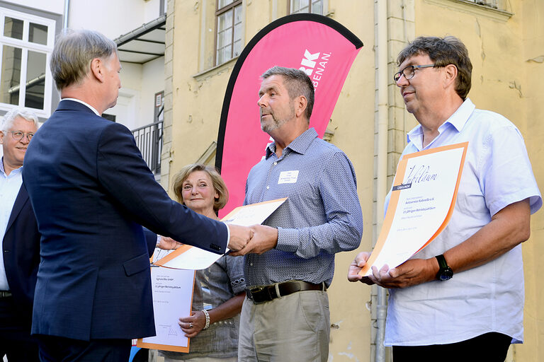 25-jähriges Betriebsjubiläum 2024: Handwerkskammer Erfurt zeichnet Betriebe mit 25-jähriger Geschichte aus. Ein Vierteljahrhundert erstklassige Handwerksarbeit: Herzlichen Glückwunsch zu 25 erfolgreichen Betriebsjahren!