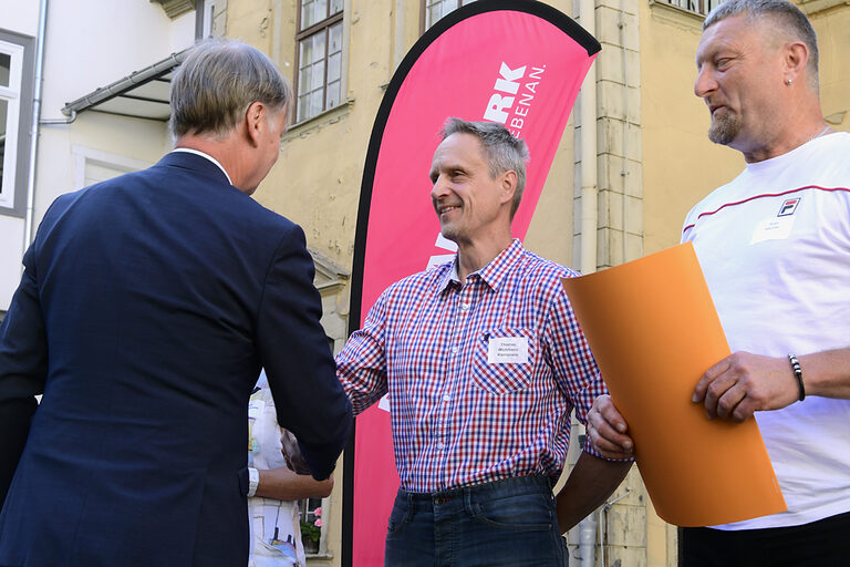 25-jähriges Betriebsjubiläum 2024: Handwerkskammer Erfurt zeichnet Betriebe mit 25-jähriger Geschichte aus. Ein Vierteljahrhundert erstklassige Handwerksarbeit: Herzlichen Glückwunsch zu 25 erfolgreichen Betriebsjahren!