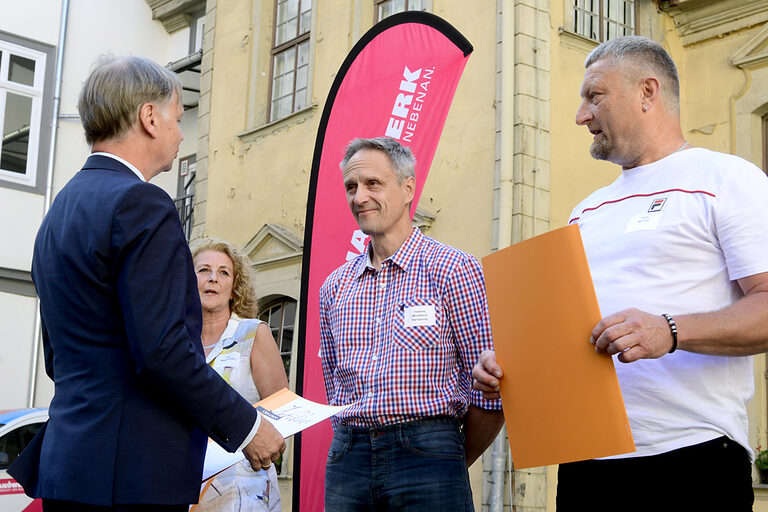 25-jähriges Betriebsjubiläum 2024: Handwerkskammer Erfurt zeichnet Betriebe mit 25-jähriger Geschichte aus. Ein Vierteljahrhundert erstklassige Handwerksarbeit: Herzlichen Glückwunsch zu 25 erfolgreichen Betriebsjahren!