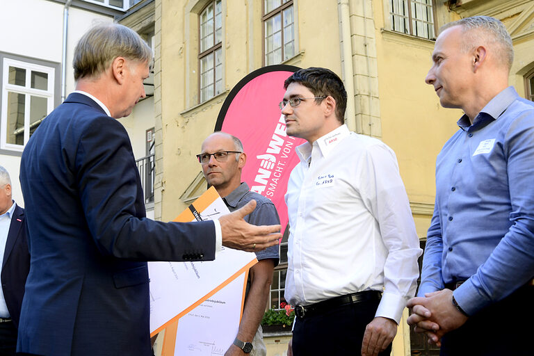 25-jähriges Betriebsjubiläum 2024: Handwerkskammer Erfurt zeichnet Betriebe mit 25-jähriger Geschichte aus. Ein Vierteljahrhundert erstklassige Handwerksarbeit: Herzlichen Glückwunsch zu 25 erfolgreichen Betriebsjahren!