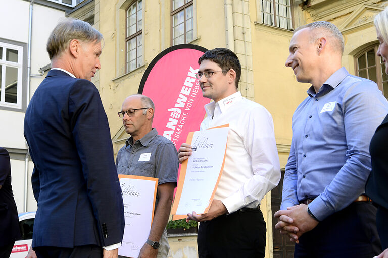 25-jähriges Betriebsjubiläum 2024: Handwerkskammer Erfurt zeichnet Betriebe mit 25-jähriger Geschichte aus. Ein Vierteljahrhundert erstklassige Handwerksarbeit: Herzlichen Glückwunsch zu 25 erfolgreichen Betriebsjahren!