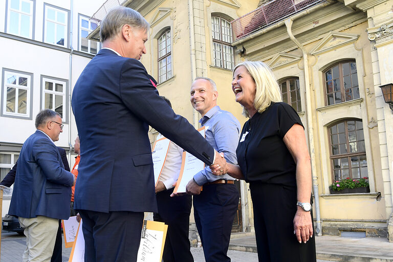 25-jähriges Betriebsjubiläum 2024: Handwerkskammer Erfurt zeichnet Betriebe mit 25-jähriger Geschichte aus. Ein Vierteljahrhundert erstklassige Handwerksarbeit: Herzlichen Glückwunsch zu 25 erfolgreichen Betriebsjahren!