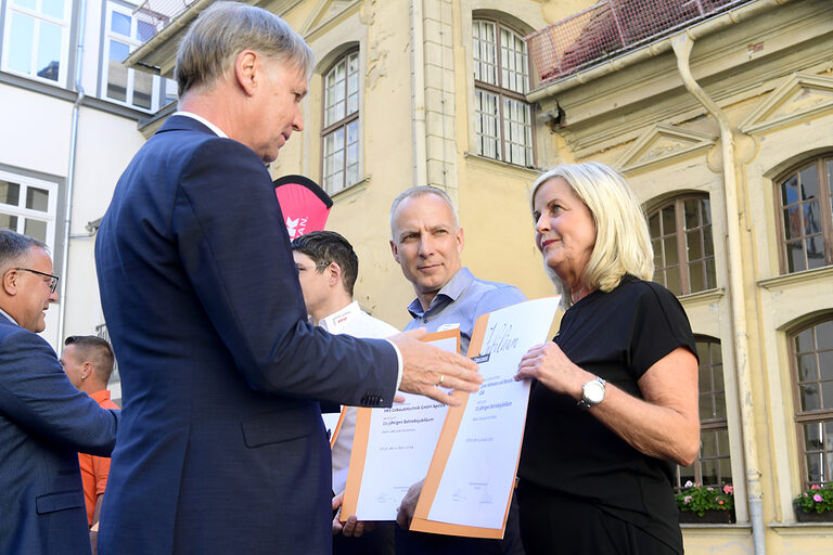 25-jähriges Betriebsjubiläum 2024: Handwerkskammer Erfurt zeichnet Betriebe mit 25-jähriger Geschichte aus. Ein Vierteljahrhundert erstklassige Handwerksarbeit: Herzlichen Glückwunsch zu 25 erfolgreichen Betriebsjahren!