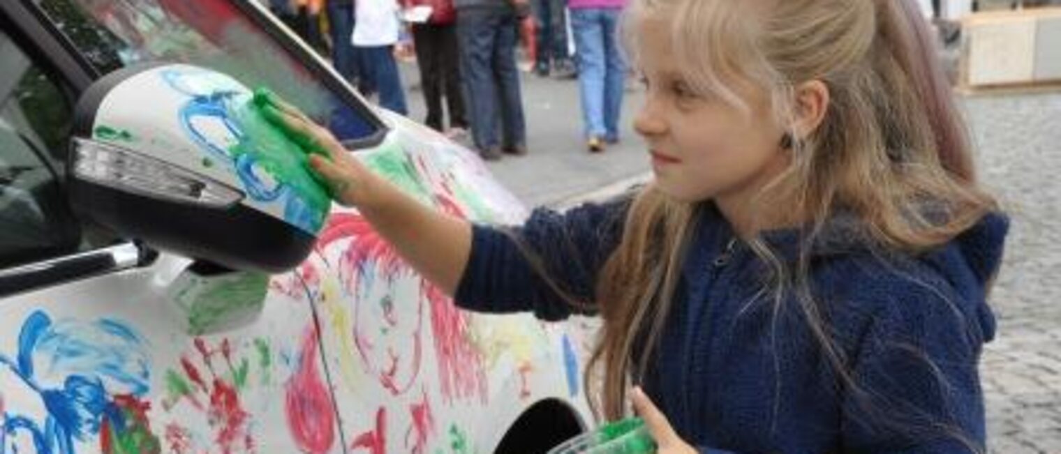 Ran an den Lack - Mitmachaktionen für Kinder wurden überall beim Handwerksfest geboten. 