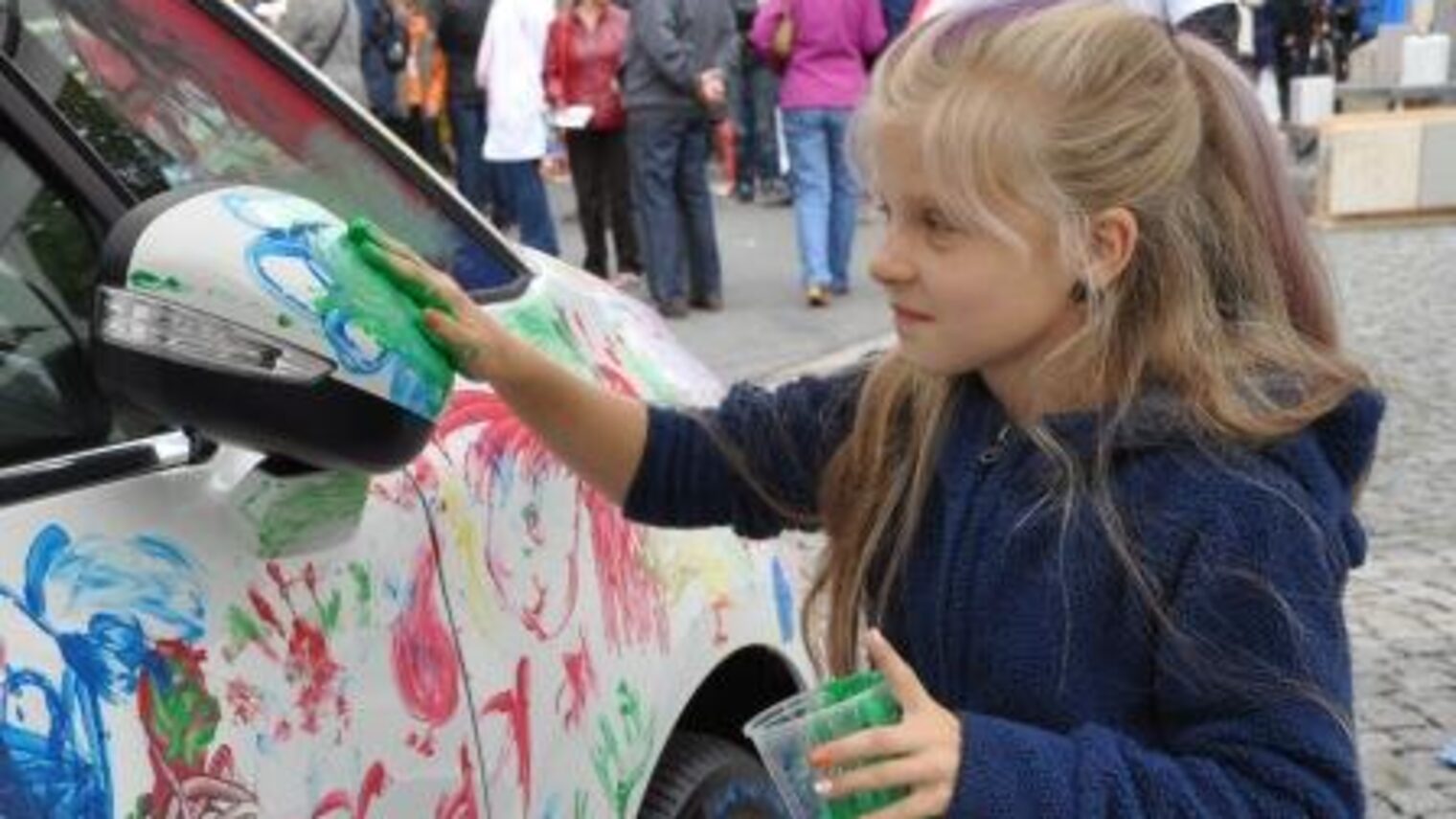 Ran an den Lack - Mitmachaktionen für Kinder wurden überall beim Handwerksfest geboten. 